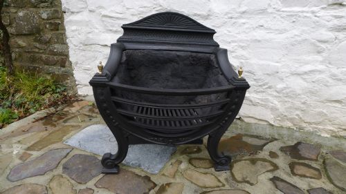 fig 1. A BEAUTIFUL MID VICTORIAN FIRE BASKET OR GRATE WITH BRASS FINIALS AND CAST IRON. CIRCA 1870.