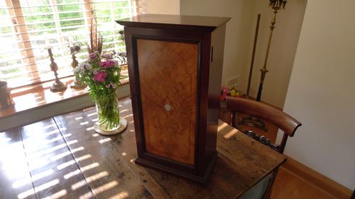 fig 1. A SUPERB COLLECTORS CABINET IN MAHOGANY AND WALNUT WITH CEDER LINED DRAWERS. CIRCA 1886.