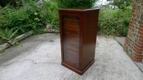 fig 2. A 20 DRAWER MAHOGANY COLLECTORS CABINET BY J.T.CROCKETT OF LONDON. CIRCA 1890.
