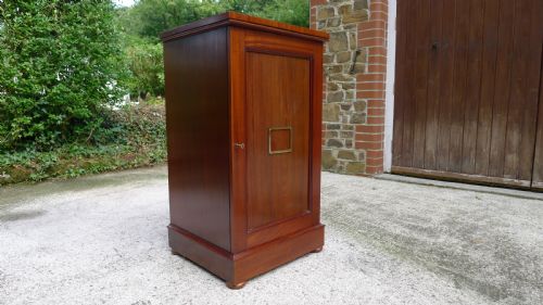 fig 2. A SUPERB 12 DRAWER MAHOGANY COLLECTORS CABINET BY STANDISH. CIRCA 1870.