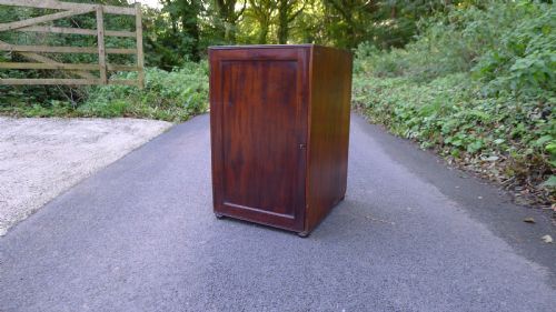 fig 1. A GOOD SIX DRAWER MAHOGANY COLLECTORS CABINET CIRCA 1830. DEEP DRAWERS.