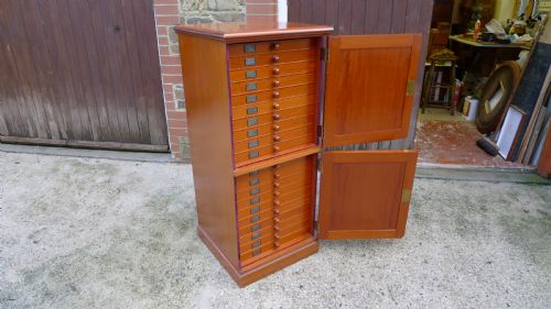 A Fine 20 Drawer Mahogany Collectors Cabinet. Circa 1910.