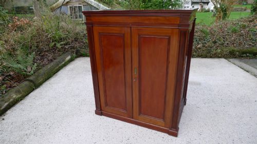 fig 1. A MUSEUM QUALITY LATE VICTORIAN COLLECTORS CABINET BY HOLLAND & SONS. CIRCA 1890. SOURCE, THE BRITISH MUSEUM. LONDON. ENGLAND.