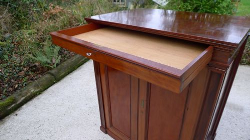 fig 6. A MUSEUM QUALITY LATE VICTORIAN COLLECTORS CABINET BY HOLLAND & SONS. CIRCA 1890. SOURCE, THE BRITISH MUSEUM. LONDON. ENGLAND.