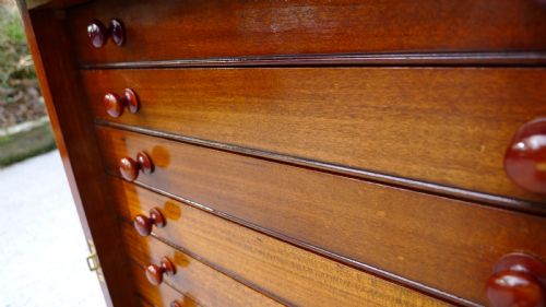fig 2. A VERY FINE 10 DRAWER MAHOGANY COLLECTORS CABINET BY MESSRS WATKINS & DONCASTER. CIRCA 1910.