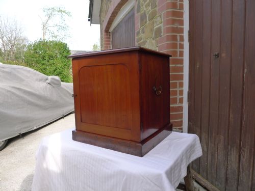 fig 1. AN EXCELLENT SIX DRAWER COLLECTORS CABINET BY JAMES GARDNER, FORMERLY OF OXFORD STREET, LONDON. CIRCA 1880. DEEP DRAWERS.
