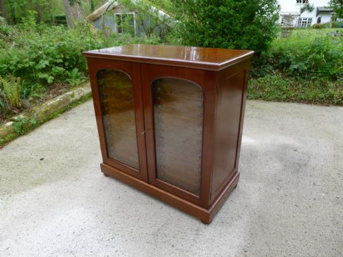 fig 1. A MAGNIFICANT 30 DRAWER ENTOMOLOGICAL COLLECTORS CABINET BY CHARLES BRADY OF LONDON. CIRCA 1900.