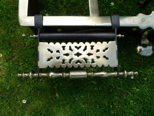 A BRASS RANGE OR FENDER BRACKET CIRCA 1830 - ADDITIONAL PHOTO 2