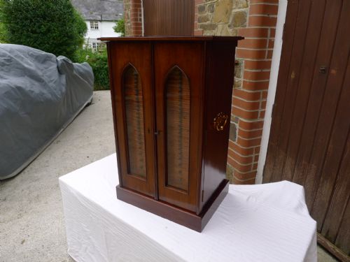 fig 1. A BEAUTIFUL MAHOGANY 31 DRAWER MEDAL, COIN OR JEWELLERY COLLECTORS CABINET CIRCA1890.