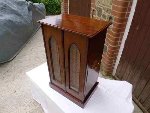 fig 2. A BEAUTIFUL MAHOGANY 31 DRAWER MEDAL, COIN OR JEWELLERY COLLECTORS CABINET CIRCA1890.