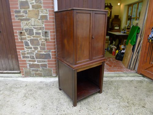 fig 2. A 10 DRAWER MAHOGANY COLLECTORS CABINET ON STAND CIRCA 1920. BRADY STYLE DRAWERS.