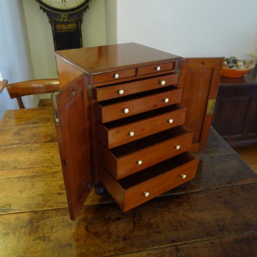 fig 1. A SUPERB 7 DRAWER VICTORIAN COLLECTORS CABINET SUITED TO JEWELLERY, WATCH AND FAMILY ARCHIVE COLLECTION. CIRCA 1890.