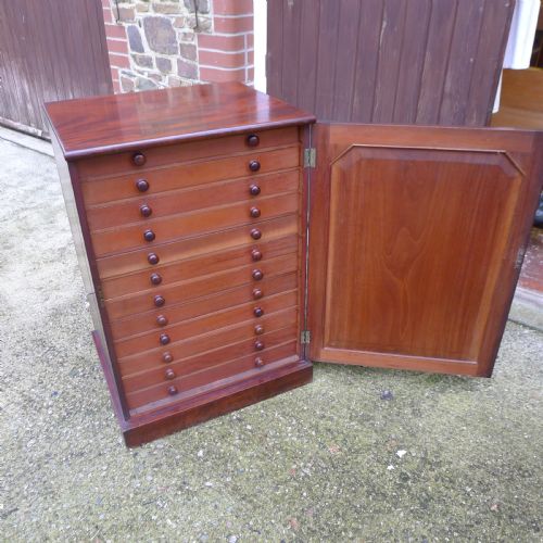 fig 2. A FINE SOLID MAHOGANY 12 DRAWER COLLECTORS CABINET CIRCA 1830.