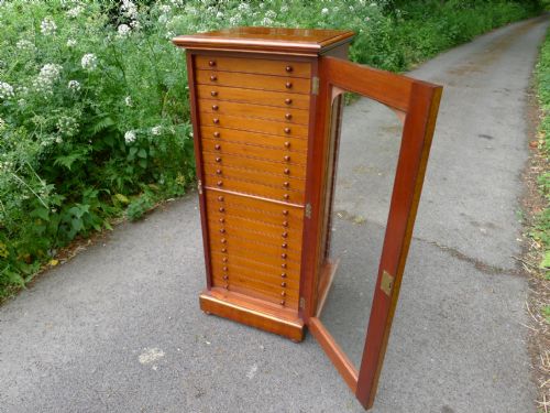 A SUPERB ORIGINAL 20 DRAWER ENTOMOLOGICAL COLLECTORS SPECIMEN CABINET BY CHARLES BRADY OF EDMONTON CIRCA 1900 - ADDITIONAL PHOTO 14