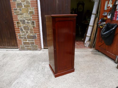 fig 1. A GOOD 18 DRAWER COLLECTORS CABINET BY TATCHELL CIRCA 1900. FULL CONTINENTAL DEPTH DRAWERS.