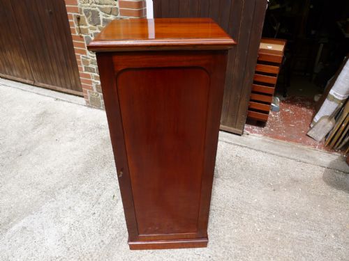 fig 2. A GOOD 18 DRAWER COLLECTORS CABINET BY TATCHELL CIRCA 1900. FULL CONTINENTAL DEPTH DRAWERS.
