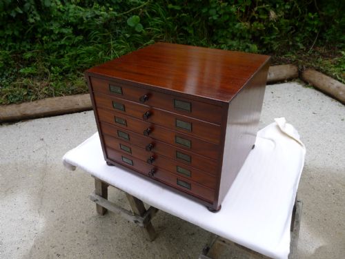 fig 1. A SUPERB 6 DRAWER SOLID MAHOGANY COLLECTORS CABINET. CIRCA 1870.