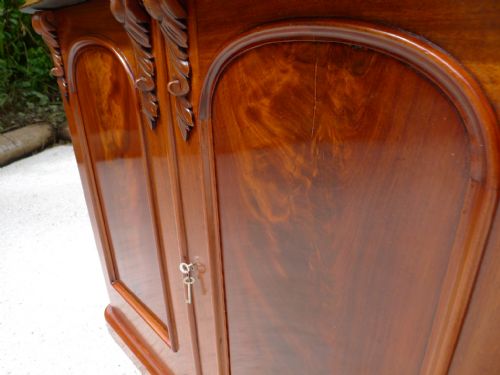 fig 2. A SUPER VICTORIAN MAHOGANY 30 DRAWER COLLECTORS CABINET. CIRCA 1870.
