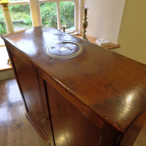 fig 2. A GEORGE III MAHOGANY COLLECTORS CABINET. CIRCA 1790.