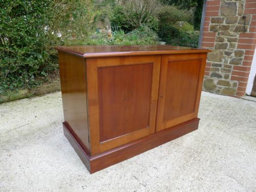 fig 1. AN EXCELLENT 20 DRAWER LATE VICTORIAN MAHOGANY COLLECTORS CABINET CIRCA 1900. CONTINENTAL DEPTH DRAWERS.