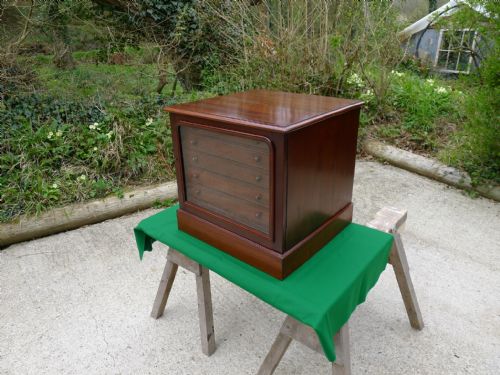 fig 2. A GOOD SIX DRAWER VICTORIAN MAHOGANY COLLECTORS CABINET CIRCA 1870