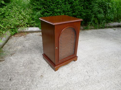 fig 1. A BEAUTIFUL VICTORIAN MAHOGANY COLLECTORS CABINET CIRCA 1870.
