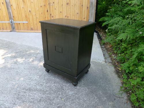 AN EXCELLENT ORIGINAL PAINTED 12 DRAWER COLLECTORS CABINET CIRCA 1870 - ADDITIONAL PHOTO 1