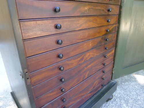 AN EXCELLENT ORIGINAL PAINTED 12 DRAWER COLLECTORS CABINET CIRCA 1870 - ADDITIONAL PHOTO 4