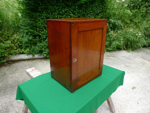 fig 1. A SUPERB 12 DRAWER MAHOGANY COLLECTORS CABINET. JAMES TENNENT. CIRCA 1860.