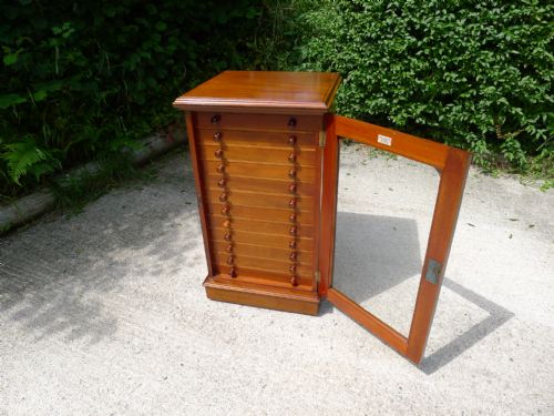 fig 3. AN EXCEPTIONAL 12 DRAWER DE-LUXE COLLECTORS CABINET BY MESSRS WATKINS AND DONCASTER. CIRCA 1890.