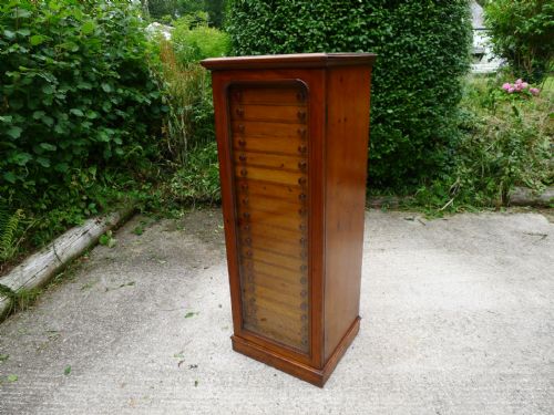 fig 2. AN EXCELLENT 20 DRAWER DEAL AND MAHOGANY COLLECTORS CABINET BY J.T.CROCKETT, CAVENDISH SQUARE. LONDON. CIRCA 1890.