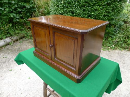fig 1. A SUPERB VICTORIAN MAHOGANY COLLECTORS CABINET OR CUPBOARD CIRCA 1900.