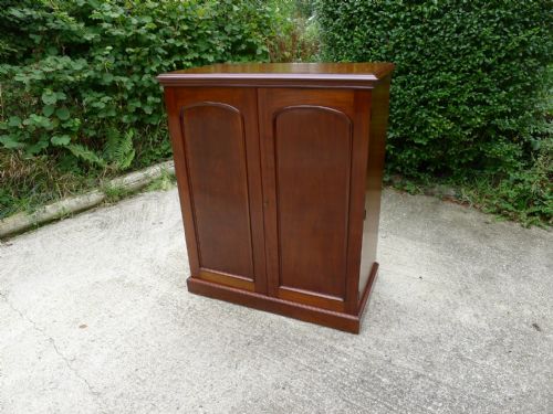 fig 3. THE FINEST WATKINS & DONCASTER DE-LUXE 30 DRAWER COLLECTORS CABINET. CIRCA 1900. SUPERB IN EVERY WAY.