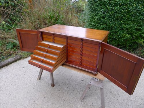 A Good, Polished Deal, Victorian Collectors Cabinet. Circa 1890.