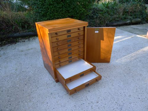 10 Drawer Oak Collectors Cabinet by Grange and Griffiths. Circa 1920.