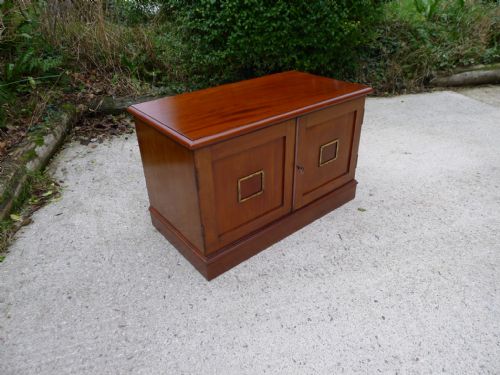 A SUPERB 'TYPE' SPECIMEN COLLECTORS CABINET IN MAHOGANY AND SATIN WOOD CIRCA 1870 - ADDITIONAL PHOTO 1