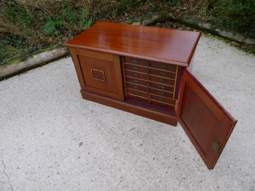 A SUPERB 'TYPE' SPECIMEN COLLECTORS CABINET IN MAHOGANY AND SATIN WOOD CIRCA 1870 - ADDITIONAL PHOTO 15