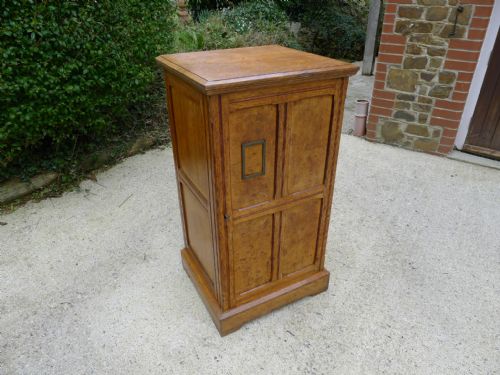 fig 2. A VERY RARE THOMAS GURNEY 15 DRAWER COLLECTORS CABINET IN OAK. CIRCA 1905. ART NOUVEAU.