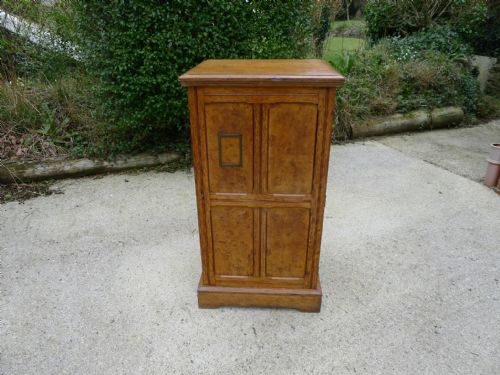 fig 3. A VERY RARE THOMAS GURNEY 15 DRAWER COLLECTORS CABINET IN OAK. CIRCA 1905. ART NOUVEAU.