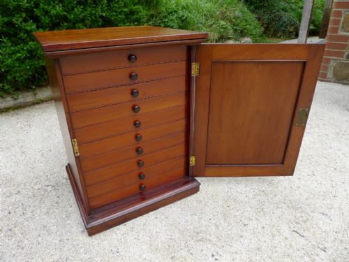 AN EXCELLENT 10 DRAWER VICTORIAN COLLECTORS CABINET IN FIGURED MAHOGANY CIRCA 1890 POTENTIAL FOR MEDALS COINS JEWELLERY ETC ETC - ADDITIONAL PHOTO 15