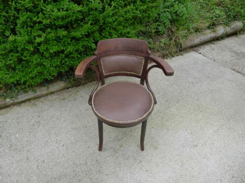 AN EXCELLENT THONET BENTWOOD ARM CHAIR CIRCA 1910 EX WATKINS DONCASTER - ADDITIONAL PHOTO 4