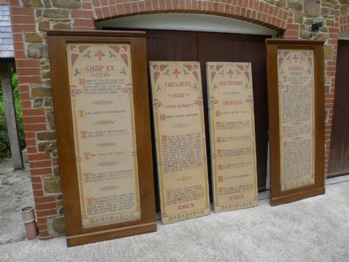 A SUPERB WALL MOUNTING ILLUMINATED RELIGIOUS TEXT FROM A TIN TABERNACLE CIRCA 1890 - ADDITIONAL PHOTO 5