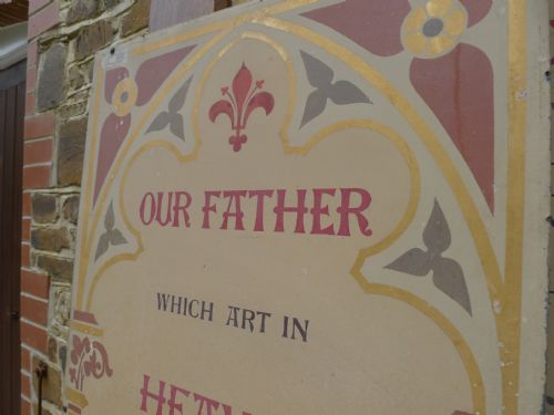 A SUPERB WALL MOUNTING ILLUMINATED RELIGIOUS TEXT FROM A TIN TABERNACLE CIRCA 1890 - ADDITIONAL PHOTO 6
