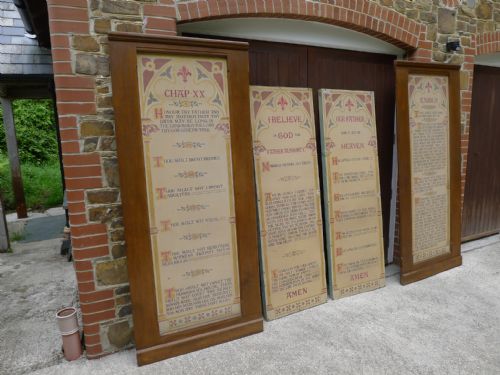 A SUPERB WALL MOUNTING ILLUMINATED RELIGIOUS TEXT FROM A TIN TABERNACLE CIRCA 1890 - ADDITIONAL PHOTO 7