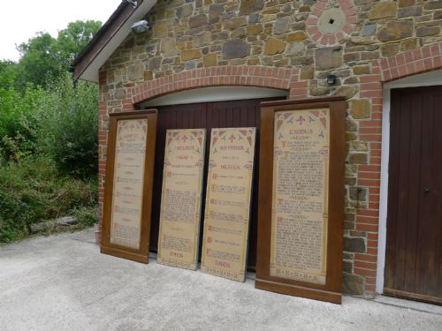 A SUPERB WALL MOUNTING ILLUMINATED RELIGIOUS TEXT FROM A TIN TABERNACLE CIRCA 1890 - ADDITIONAL PHOTO 8