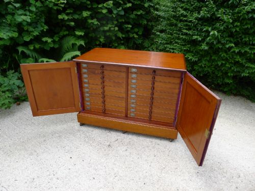 fig 2. A VERY FINE 20 DRAWER MAHOGANY AND SATIN WALNUT COLLECTORS CABINET. INSECT OR MEDAL ETC. CIRCA 1890