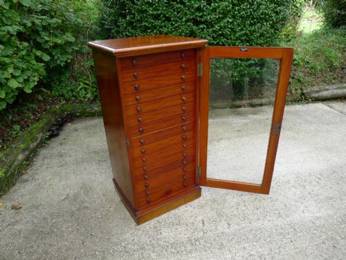 fig 2. A VICTORIAN SOLID MAHOGANY 15 DRAWER COLLECTORS CABINET. CIRCA 1890