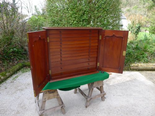 fig 1. A GOOD VICTORIAN MAHOGANY 12 DRAWER GRADUATED COLLECTORS CABINET. CIRCA 1890