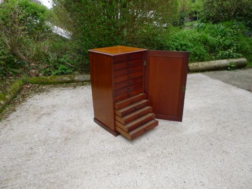 A Beautiful 12 Drawer Collectors Cabinet in Fine Honduras Mahogany. Circa 1870. Very High Quality.