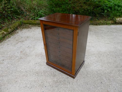 fig 1. A 10 DRAWER GRADUATED WATKINS & DONCASTER COLLECTORS CABINET. CIRCA 1920. EX OOLOGICAL.